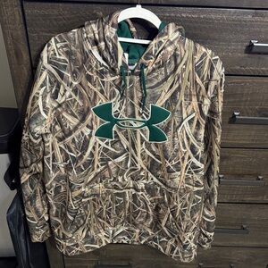 Discontinued Under Armour Large camo hoodie mens with big logo pullover